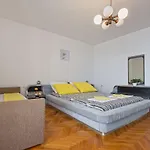 Cozy Nur 400 Meter Zum Mit Beeindruckendem Meerblick Novi Vinodolski