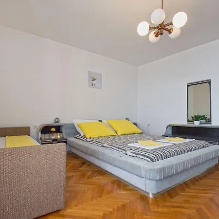 Cozy Nur 400 Meter Zum Mit Beeindruckendem Meerblick Novi Vinodolski